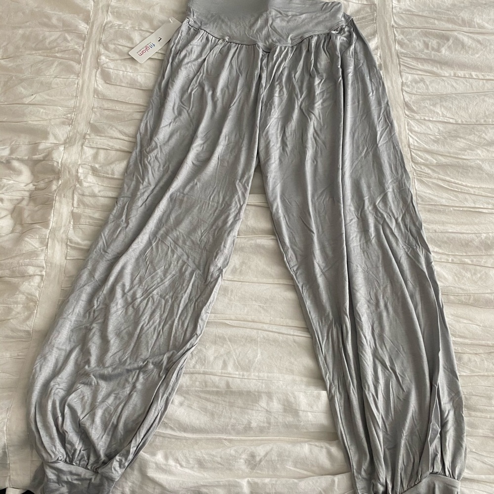 Very soft never worn yoga pants